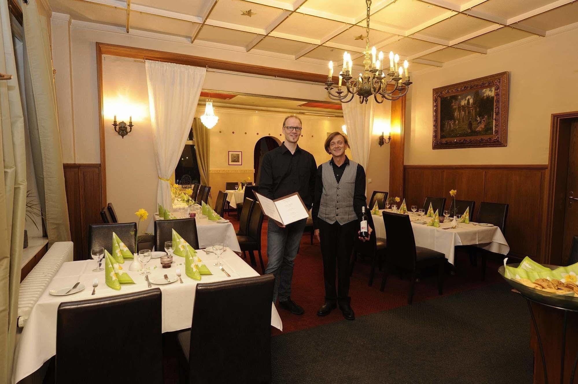 Hotel Zur Heidebluete Hambuhren Экстерьер фото