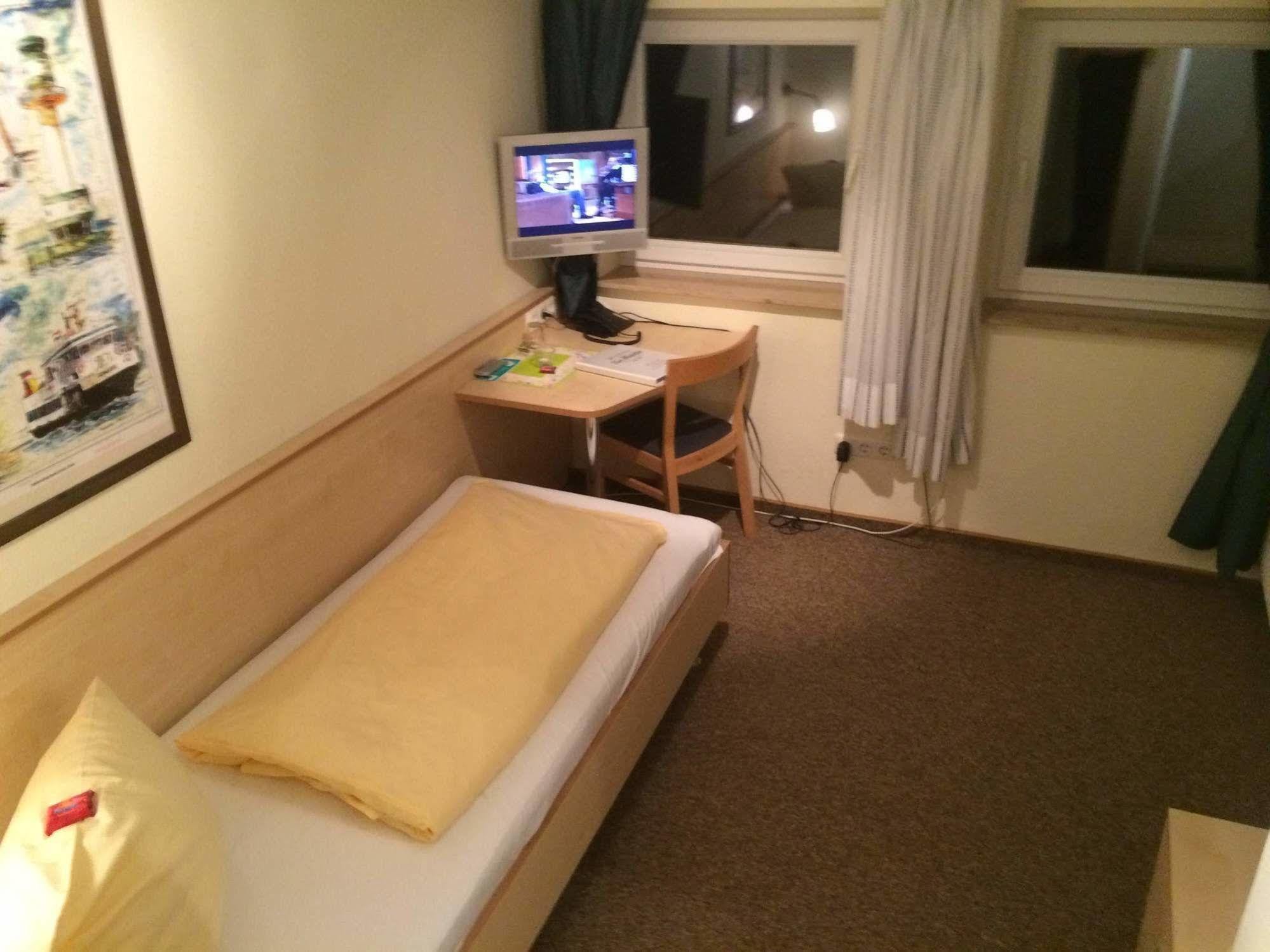 Hotel Zur Heidebluete Hambuhren Экстерьер фото