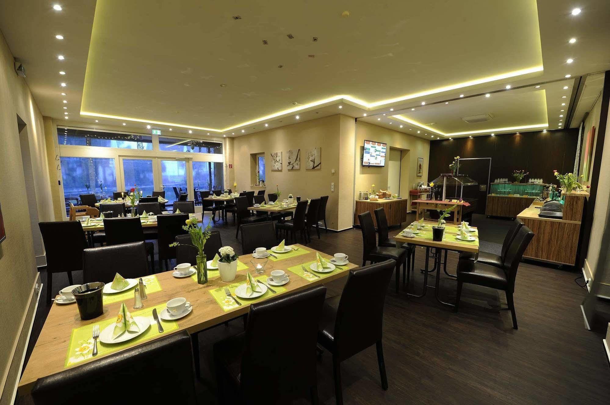 Hotel Zur Heidebluete Hambuhren Экстерьер фото