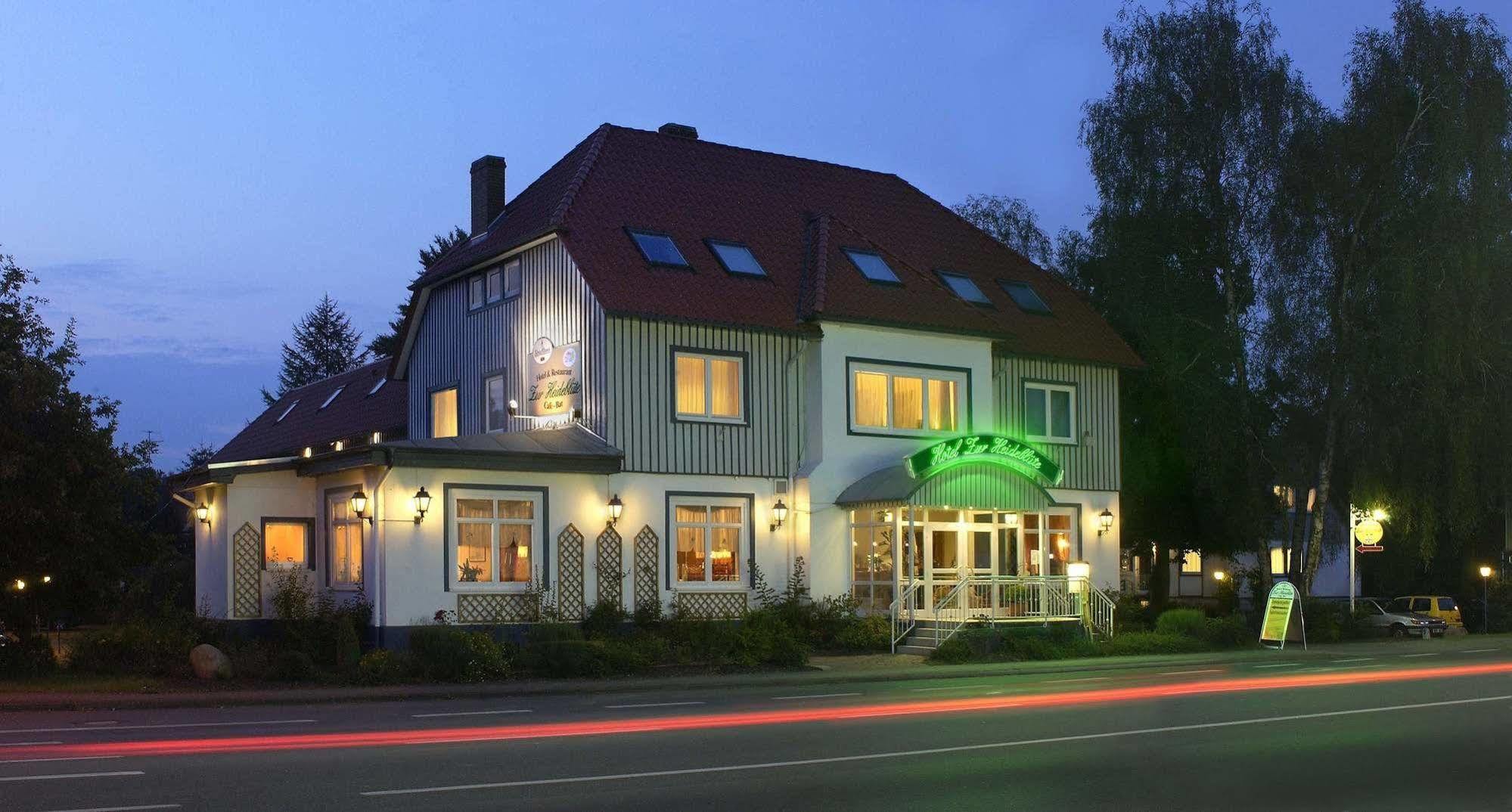 Hotel Zur Heidebluete Hambuhren Экстерьер фото