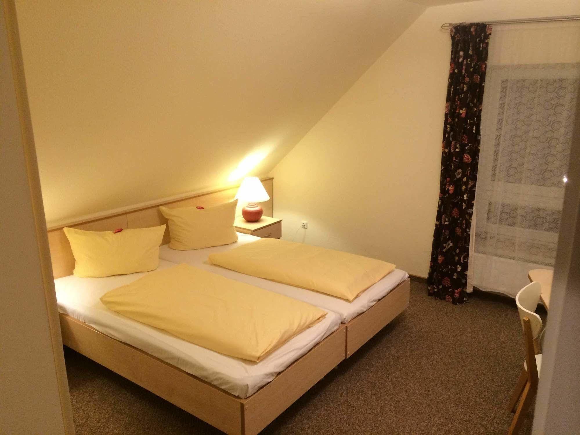 Hotel Zur Heidebluete Hambuhren Экстерьер фото